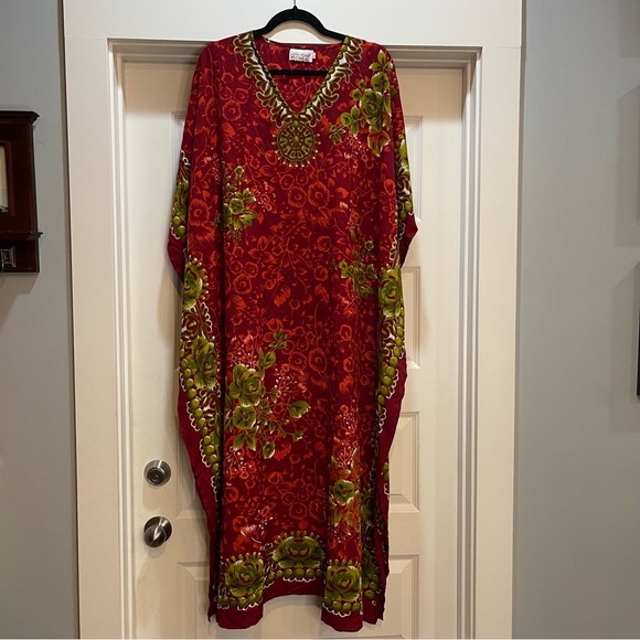 Lavish London Caftan Red Poppy Green Roses Maxi Dress Beach Cover Up Size 1X - Picture 6 of 10